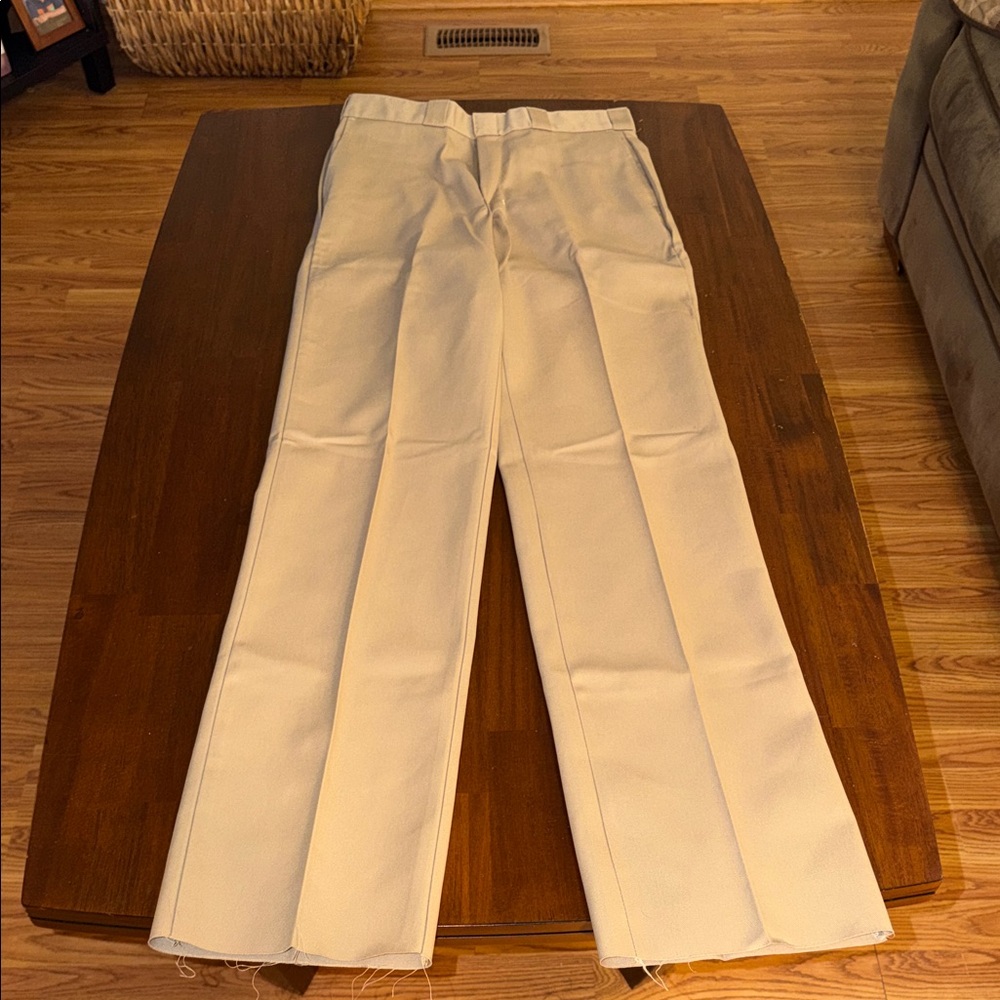 Dickies Men’s NWT khaki Premium 874 Original Work Pants. Size 32. Raw hem.